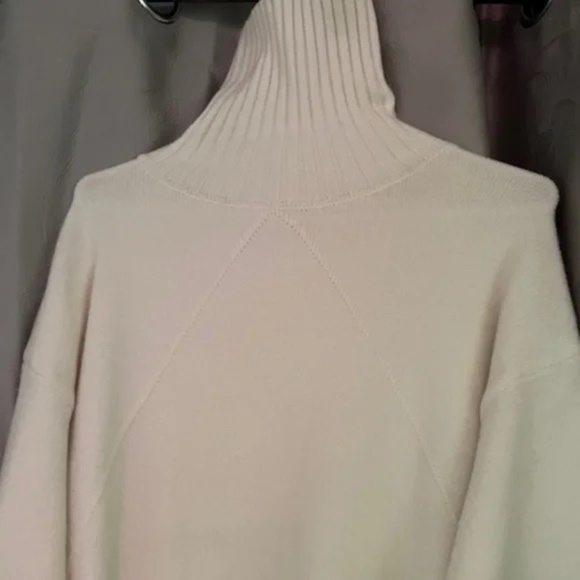White wool blend Turtleneck - Picture 1 of 4